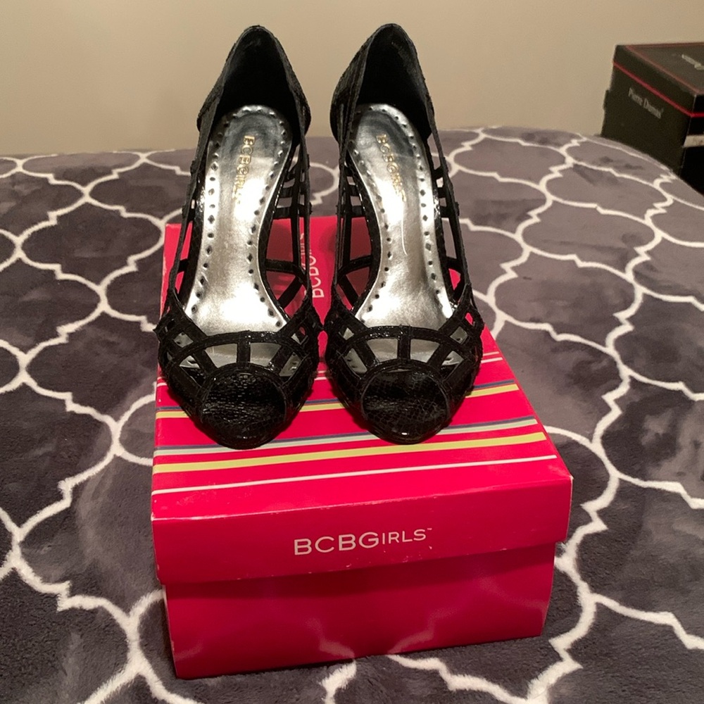 Ladies snake skin dress heel